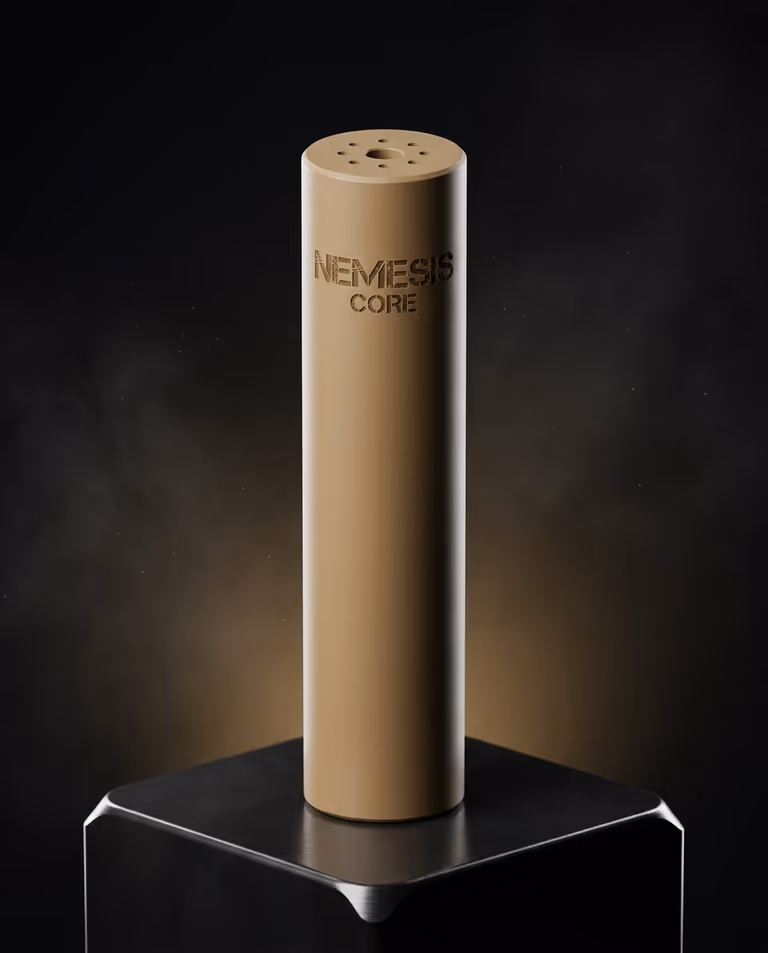 Саундмодератор NEMESIS CORE 5.56 колір Тан на підставці - вертикальний кадр із видним гравіюванням NEMESIS CORE