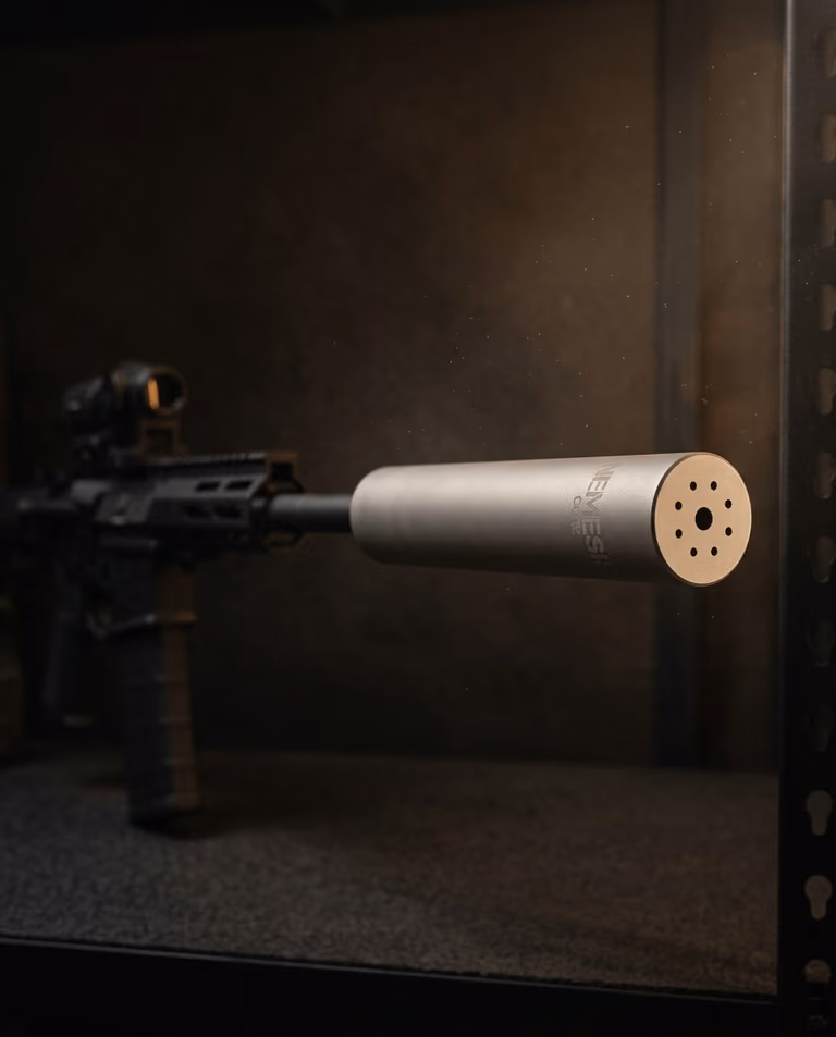 Саундмодератор NEMESIS CORE 9mm з нержавіючої сталі встановлений на зброї - вид збоку