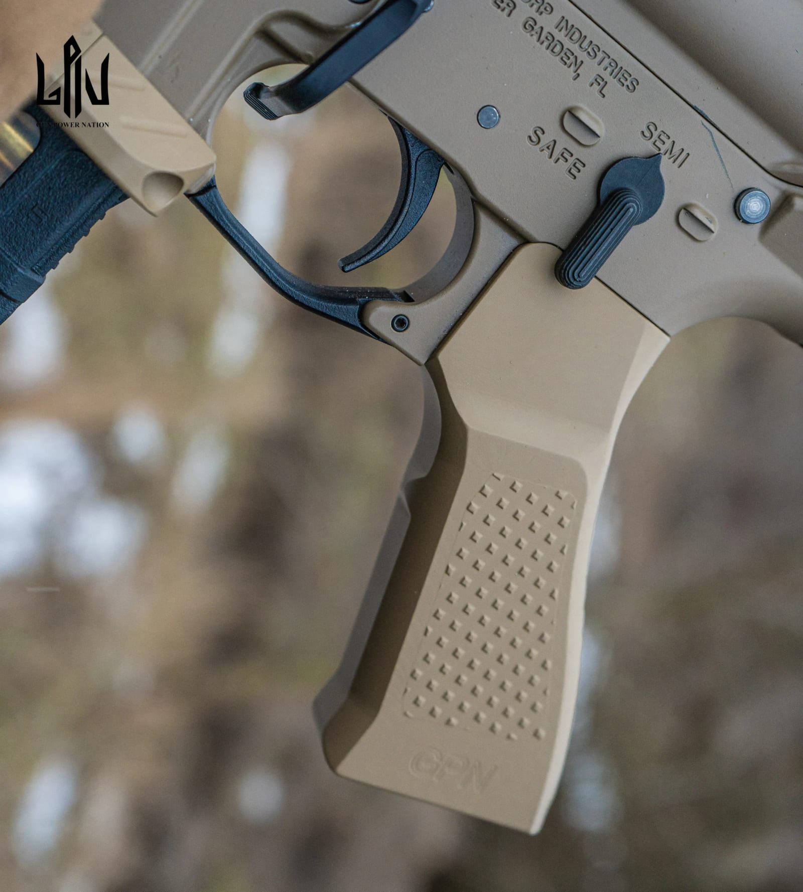 Пістолетна рукоятка з нішою для AR-15